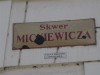 Tablica z nazwą ulicy - Mickiewicza Skwer